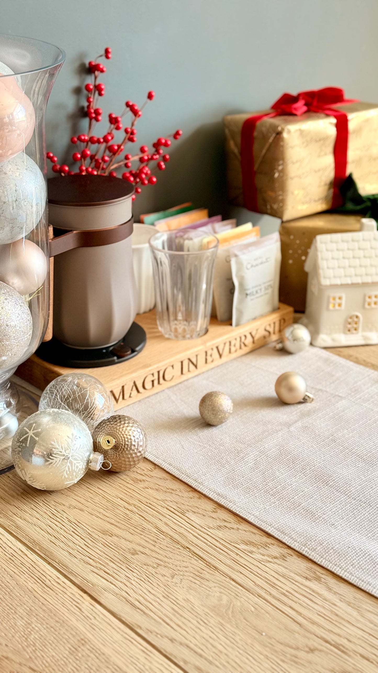 Luxury Handcrafted Oak Tray – Personalised Velvetiser Holder for Hot & Cold Chocolate